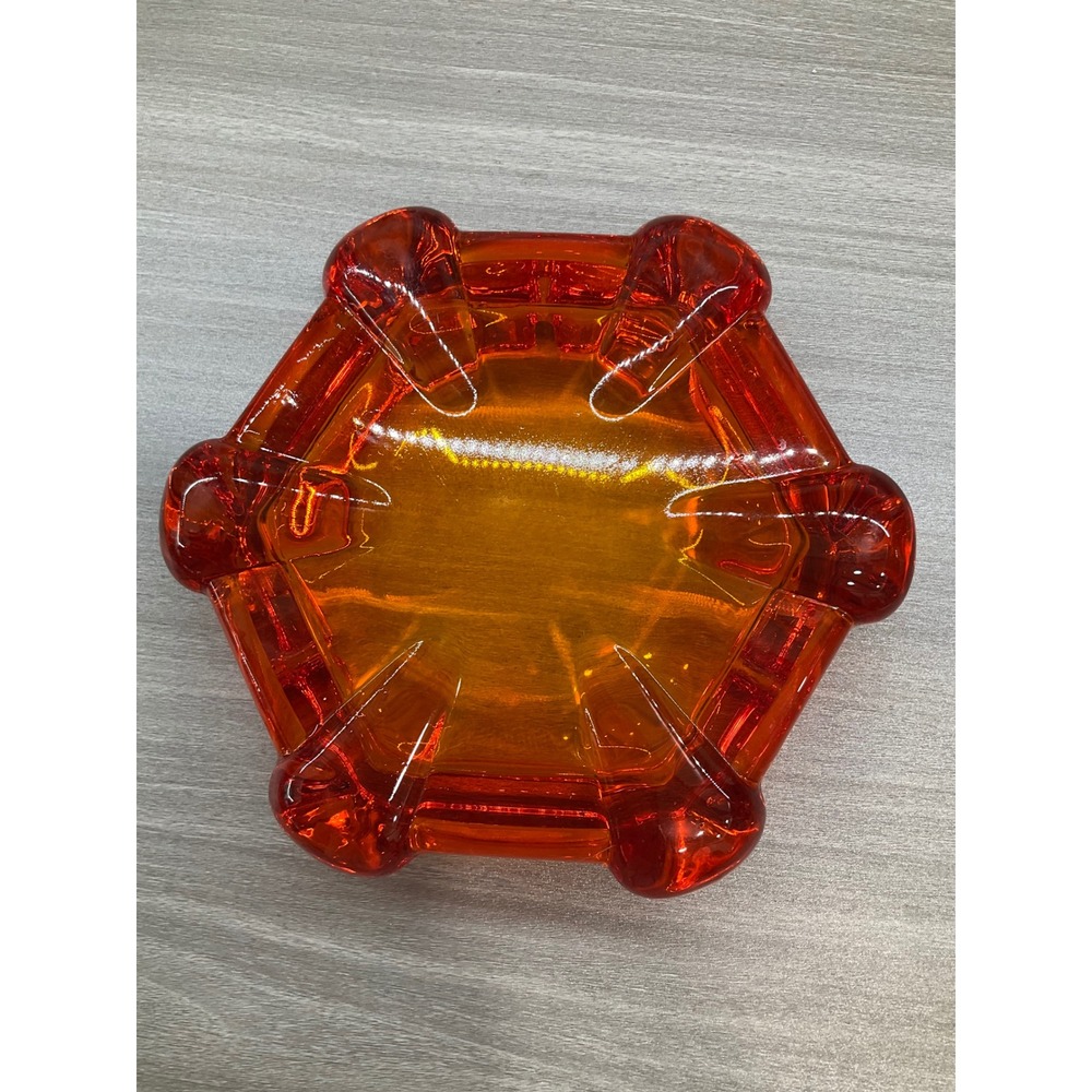 VINTAGE COLLECTIBLE THICK AMBER COLORED ASHTRAY - Picture 3 of 9